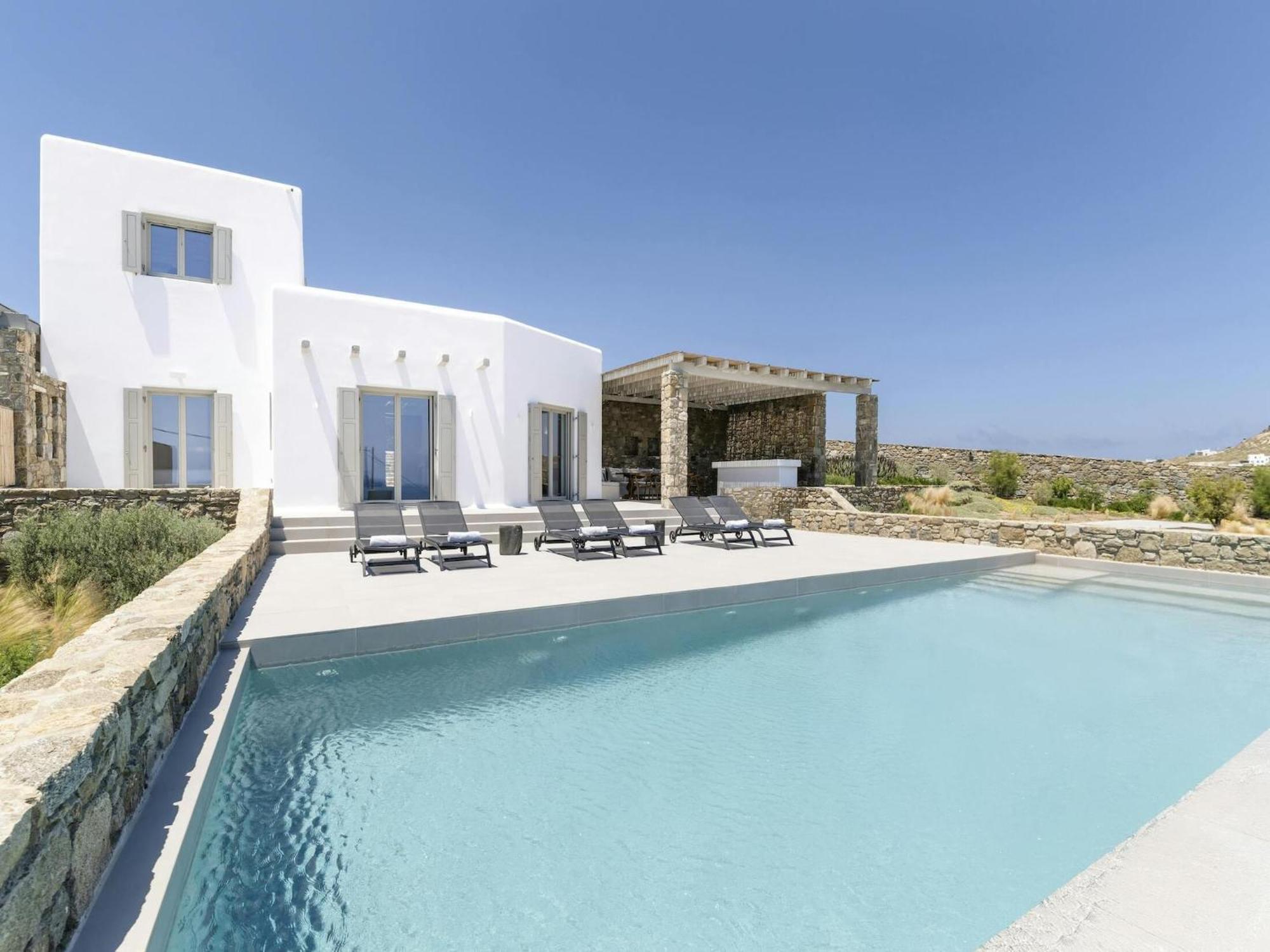 Pristine With Swimming Pool Holiday home *