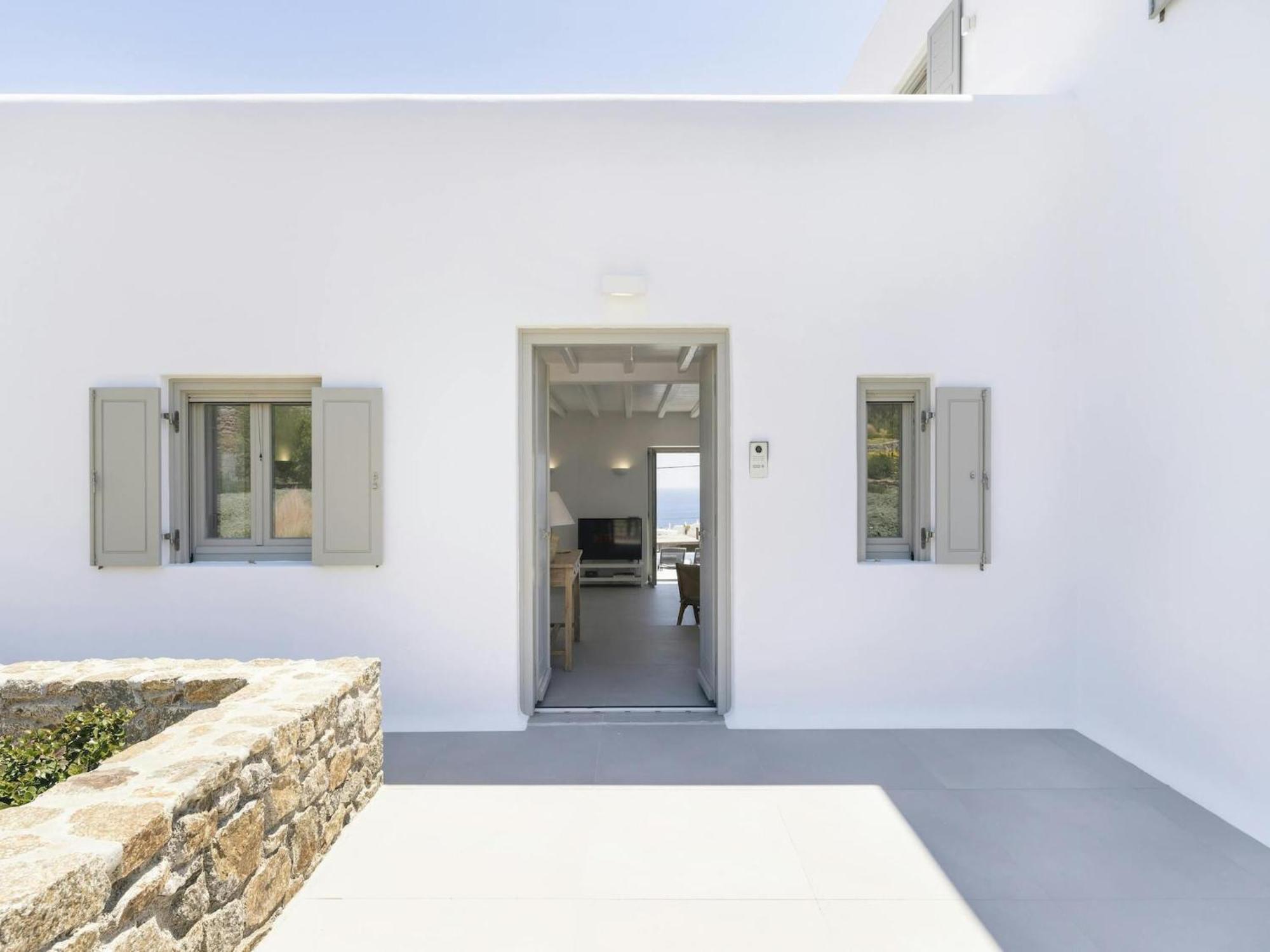 Pristine With Swimming Pool Holiday home *